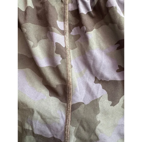 Lululemon Hotty hot 2.5 shorts - Picture 4 of 7